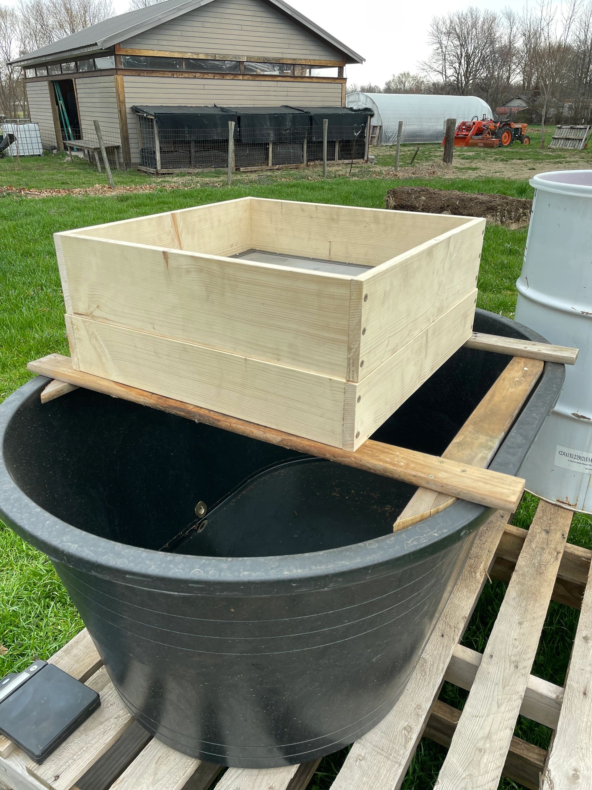 Stainless steel box extractor