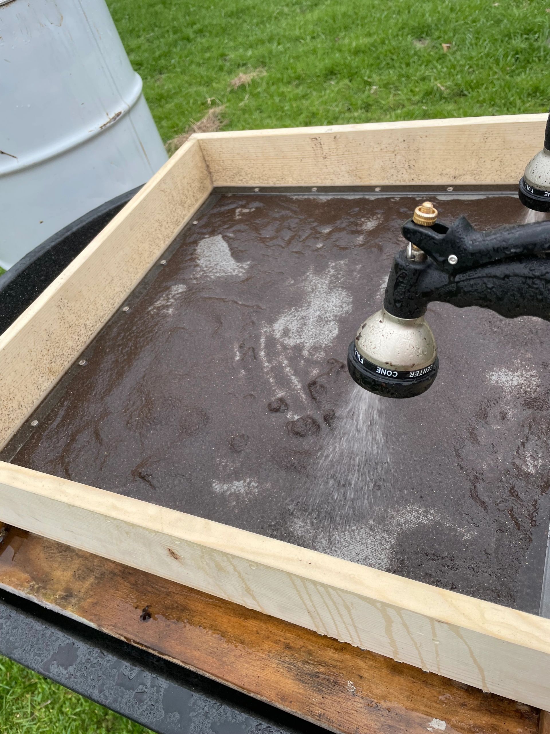 Spraying the fines in the 400 micron screen